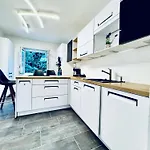 Daire 2-bedroom With 1 Living Steps From Area Klosterneuburg