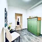 2-bedroom With 1 Living Steps From Area
