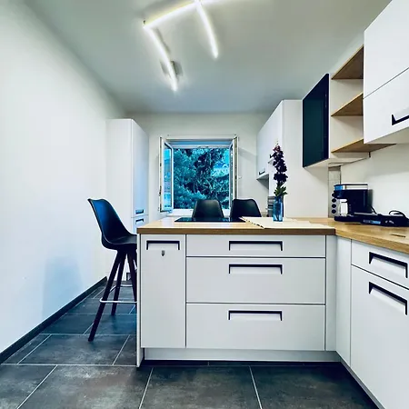 2-bedroom With 1 Living Steps From Area *