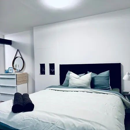 Apartment 2-bedroom With 1 Living Steps From Area Klosterneuburg