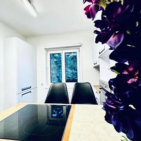 2-bedroom With 1 Living Steps From Area