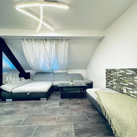2-bedroom With 1 Living Steps From Area 아파트