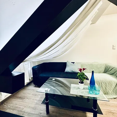 2-bedroom With 1 Living Steps From Area 클로스터노이부르크