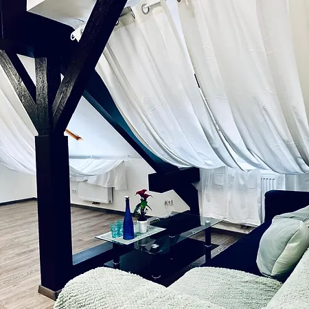 아파트 2-bedroom With 1 Living Steps From Area *