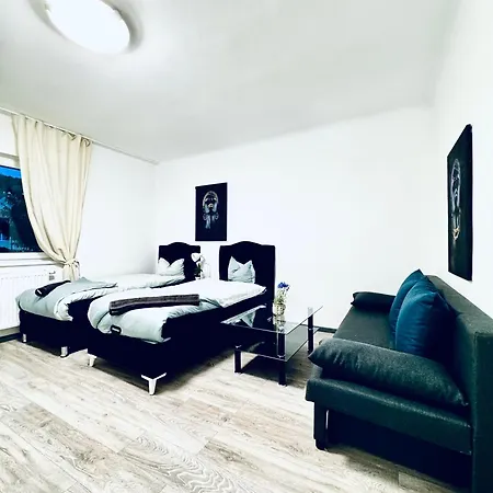 2-bedroom With 1 Living Steps From Area 아파트 *