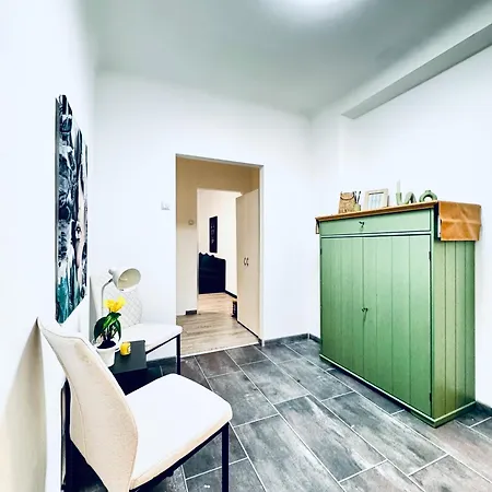 2-bedroom With 1 Living Steps From Area