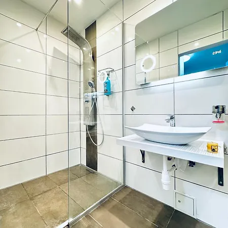 2-bedroom With 1 Living Steps From Area * 클로스터노이부르크