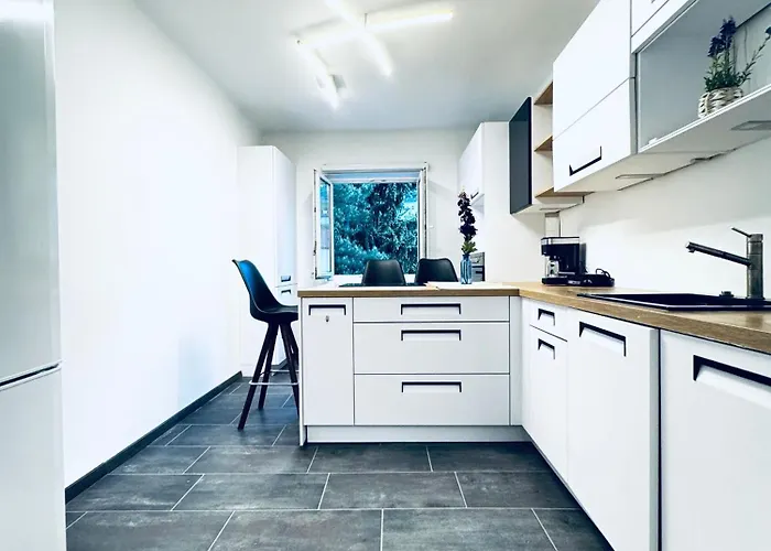 公寓 2-bedroom With 1 Living Steps From Area