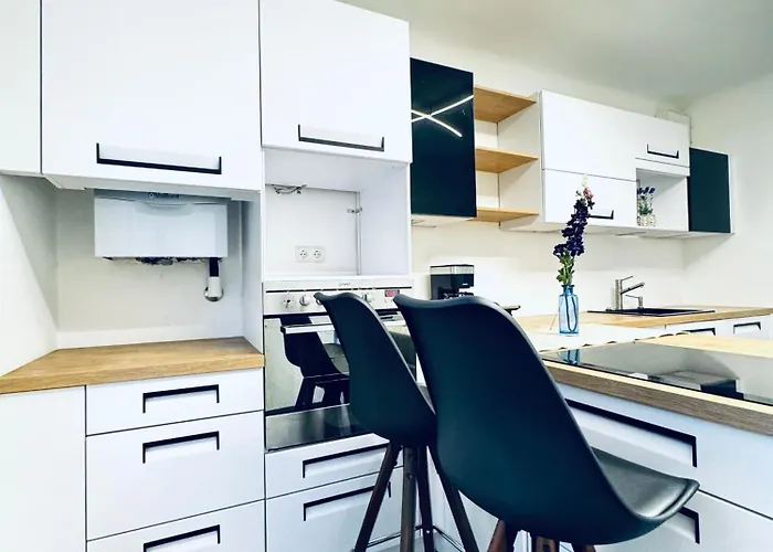 2-bedroom With 1 Living Steps From Area 克洛斯特新堡