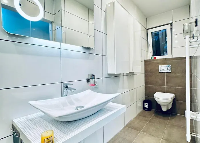 2-bedroom With 1 Living Steps From Area * 克洛斯特新堡