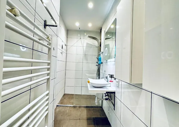 公寓 2-bedroom With 1 Living Steps From Area 克洛斯特新堡