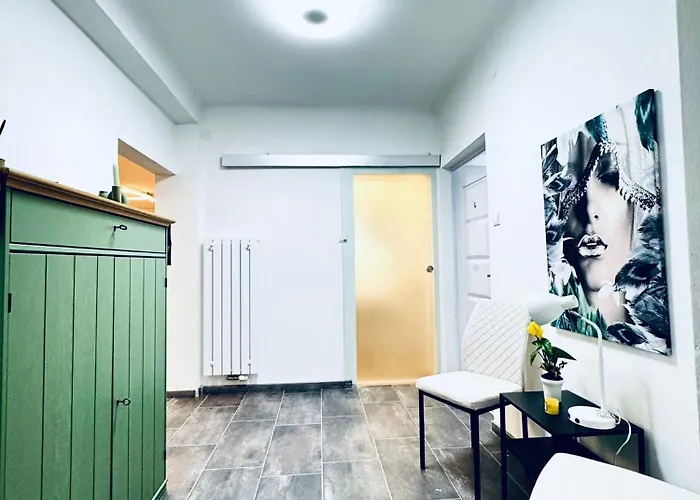 2-bedroom With 1 Living Steps From Area