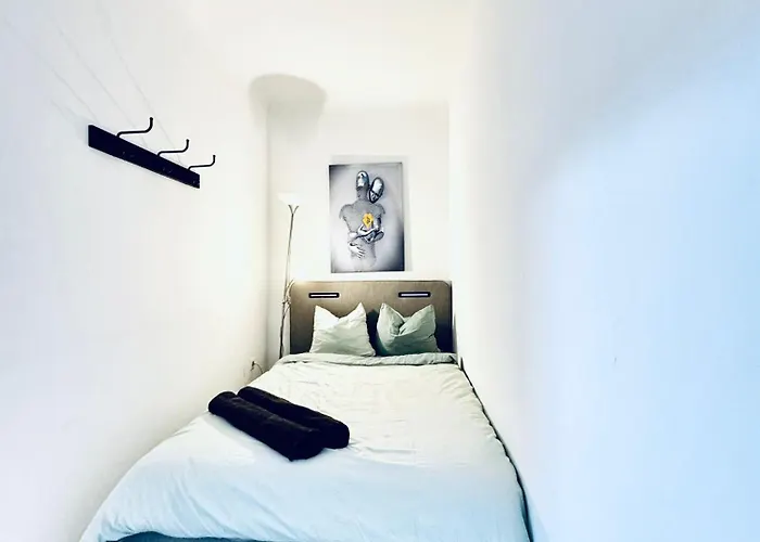 公寓 2-bedroom With 1 Living Steps From Area