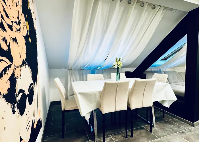 2-bedroom With 1 Living Steps From Area * 克洛斯特新堡