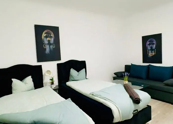 2-bedroom With 1 Living Steps From Area * 克洛斯特新堡