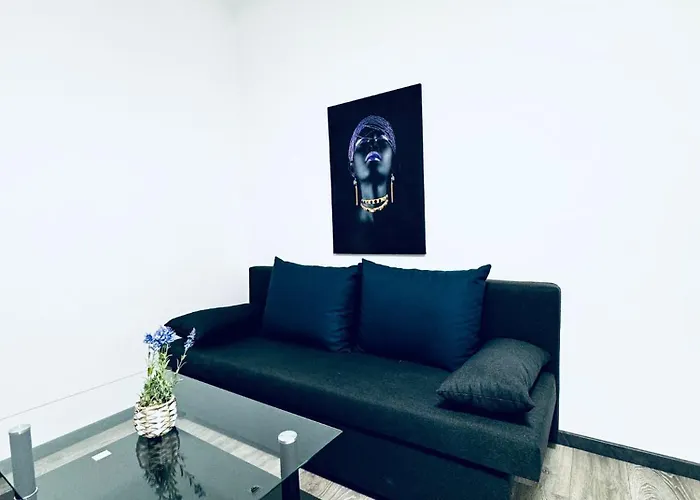 公寓 2-bedroom With 1 Living Steps From Area *