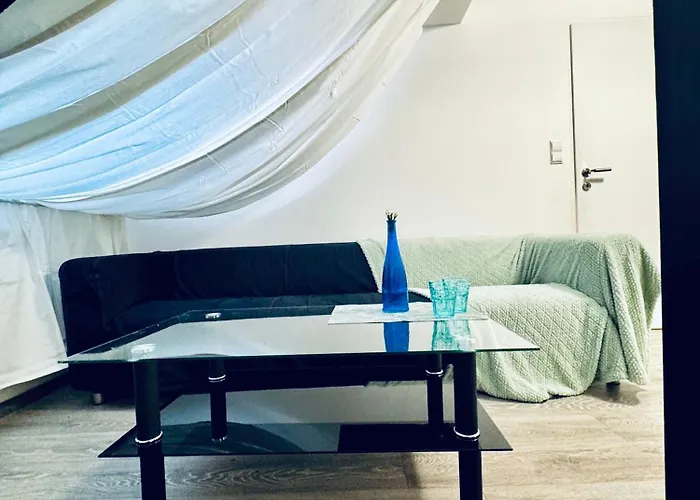 2-bedroom With 1 Living Steps From Area