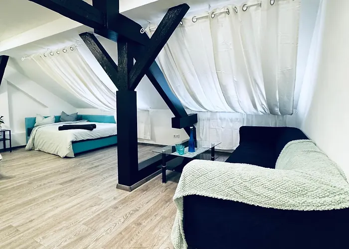 2-bedroom With 1 Living Steps From Area * 克洛斯特新堡